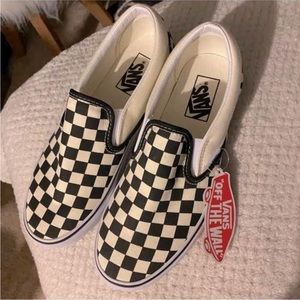 BRAND NEW checkered vans size 8.5